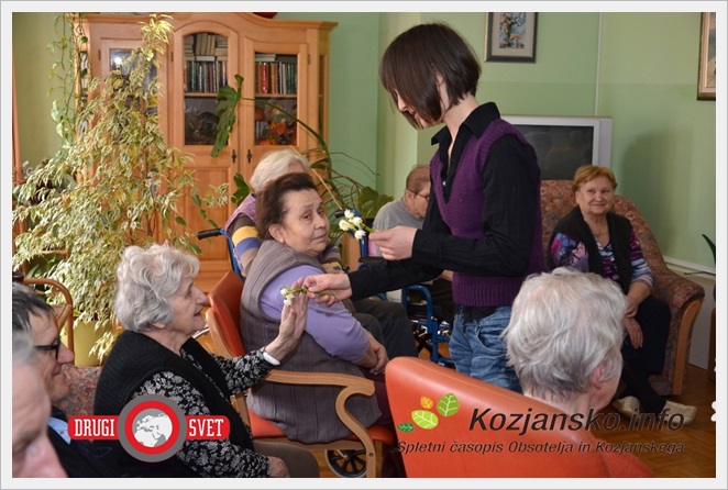 Vsak stanovalec Pegazovega doma je bil deležen šopka znanilcev pomladi